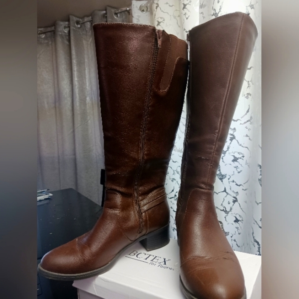 Boots - Picture 2 of 10